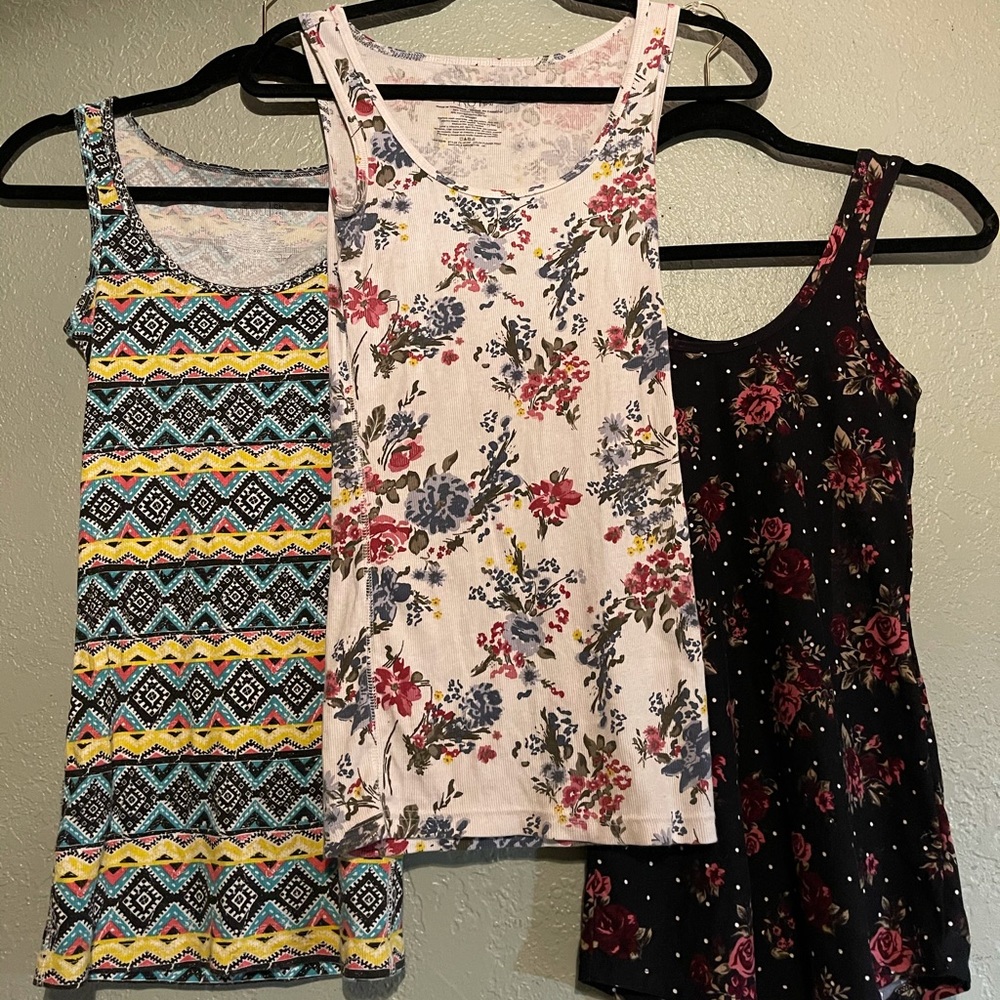 Women’s Small Patterned Tank Tops, Set of 3